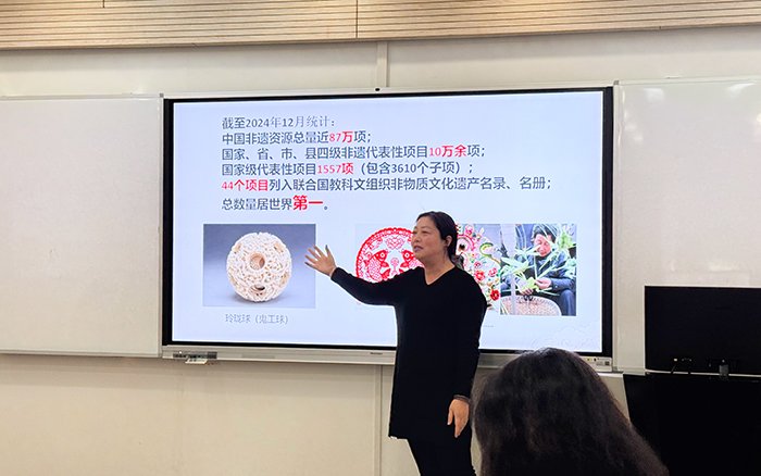 会议由思博工会常务副主席茅卉弦主持