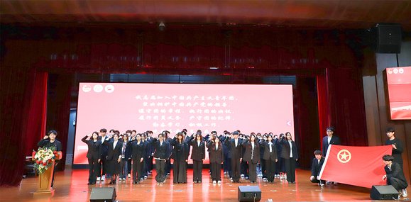 副校长张辉