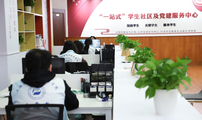 相关阅读两校校领导万峰